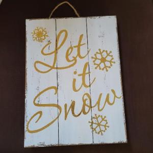 Pre-made Let it Snow sign